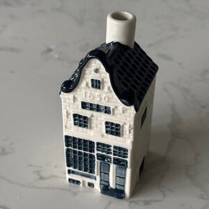 KLM #12 Blue Delft House by BOLS